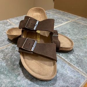 New without tags 100% suede Birkenstock Arizona sandals Size EU 40 narrow fit